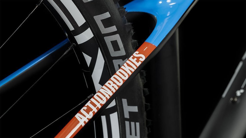 Cube Elite 240 C:62 Pro carbon´n´blue´n´red – Bild 3